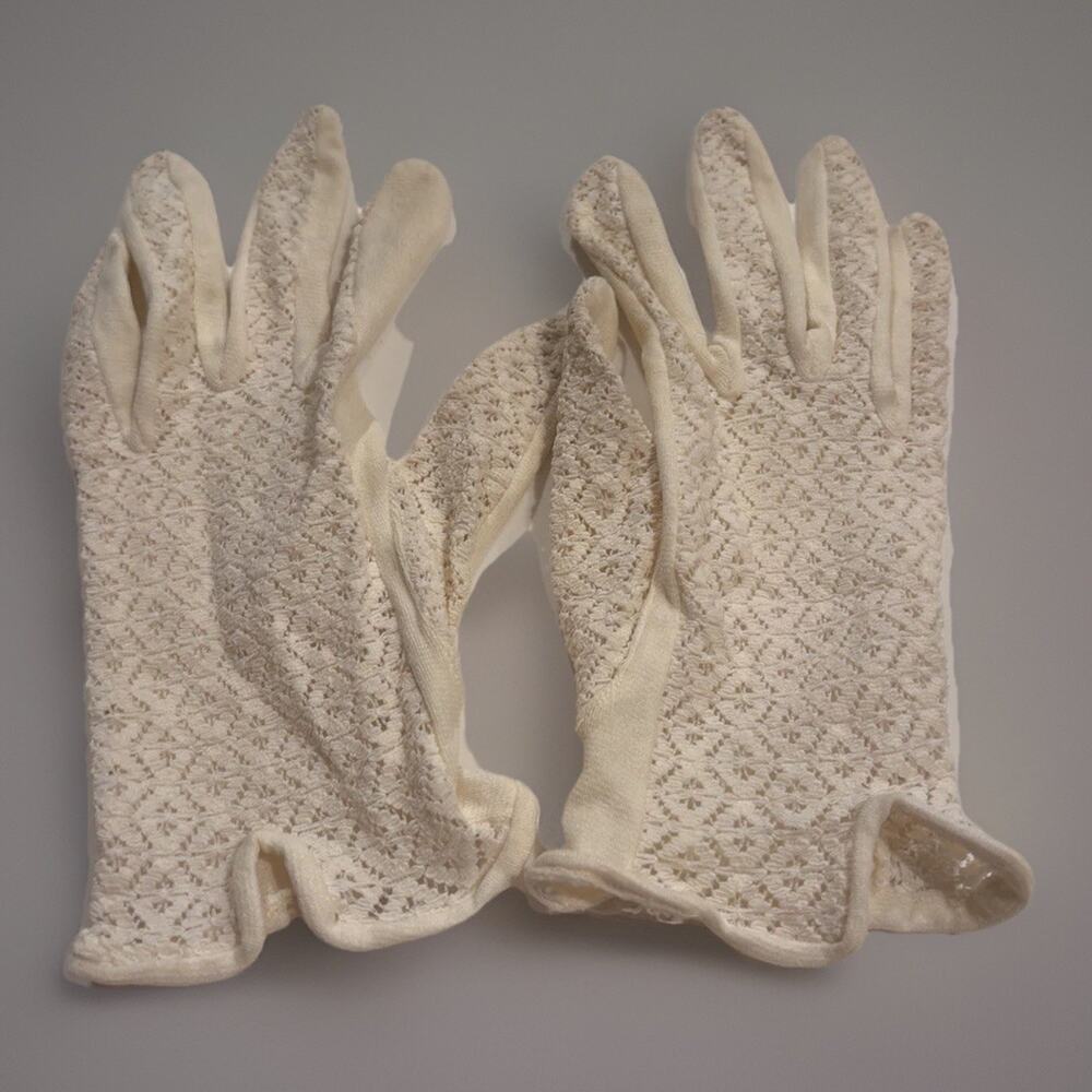 Vintage Ivory White Lace Sheer Short Stretch Gloves Romantic Feminine Cottage